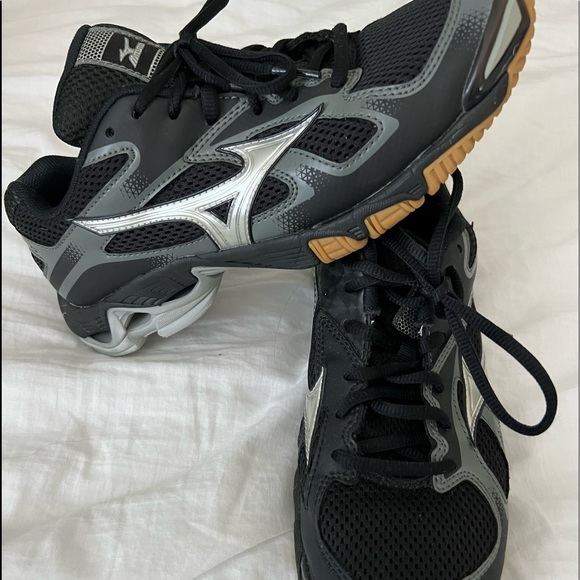 Mizuno womens volleyball shoes - Picture 2 of 3